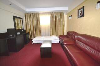 Отель Hotel Ancor Бухарест Люкс с 1 спальней-9